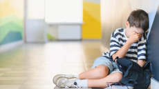 Επουλώνονται οι πληγές του bullying στα παιδιά; Κορυφαία Ελληνίδα καθηγήτρια απαντά στους γονείς
