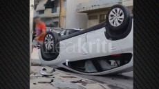 Απίστευτο τροχαίο στο Ηράκλειο: Αυτοκίνητο ντεραπάρισε στη μέση του δρόμου