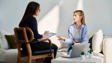 Κρυοσυντήρηση ωαρίων: Η ψυχολόγος εξηγεί τι προσφέρει αυτή η επιλογή στις γυναίκες
