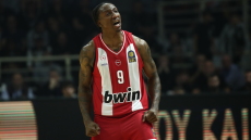 Ο Ολυμπιακός με καυτό Λι πέρασε με 92-81 από το κατάμεστο PAOK Sports Arena - Δείτε βίντεο