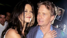 Κάθριν Ζέτα Τζόουνς - Μάικλ Ντάγκλας: Πώς κρατούν ζωντανή τη σχέση τους 25 χρόνια μετά - Η ατάκα που της είπε όταν τη γνώρισε
