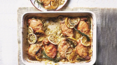 Ιδέες για το κυριακάτικο τραπέζι: 15 λεμονάτες συνταγές με μοσχάρι, κοτόπουλο και ψάρι