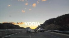 Δύο τραυματίες από ανατροπή αυτοκινήτου στην Εθνική Οδό Θεσσαλονίκης Καβάλας 
