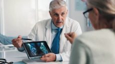 Οστεοπόρωση: Χτίζουμε δυνατό σκελετό σε κάθε ηλικία – Μία καθηγήτρια συμβουλεύει
