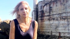 Κάλλι Αναγνώστου: Δεν γίνεται ακόμη να λέμε ότι δεν ξέραμε για νεκρούς ή για καμένους ανθρώπους, λέει για το βιβλίο Τσίπρα η εγκαυματίας από το Μάτι