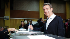 Χαμόγελα στη ΝΔ για την κινητοποίηση του κομματικού μηχανισμού με το βλέμμα σε συνέδριο και εκλογές