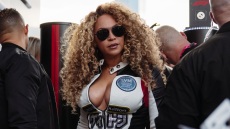 Αποθεώνουν τη Beyonce για την εμφάνισή της στο Grand Prix του Λας Βέγκας: Δεν υπέκυψες στη μόδα του αδυνατίσματος, της γράφουν