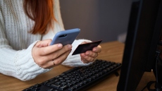 Blakc Friday: Ρούχα και προϊόντα τεχνολογίας θέλουν να αγοράσουν φέτος οι Ελληνες αγοραστές - Online θα ψωνίσει το 87,9%