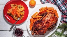 Πάπια γεμιστή με πλιγούρι, χουρμάδες και γλυκοπατάτες