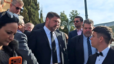 Ο Νίκος Χαρδαλιάς είπε το τελευταίο αντίο στον πατέρα του - Συγγενείς, φίλοι και υπουργοί στην κηδεία