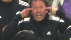 Ο απλήρωτος συνεργάτης του Πογιέτ στην Εθνική Ελλάδας, τελειώνει από την Κορέα λόγω ρατσιστικής χειρονομίας
