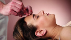 Ο φυσίατρος λύνει όλες τις απορίες για τον βελονισμό – Πότε αντενδείκνυται και πότε συστήνεται
