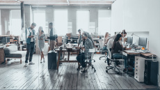 Πώς θα αυξηθούν οι μέσοι μισθοί: Τα νέα μέτρα για τη διευκόλυνση σύναψης συλλογικών συμβάσεων, αναλυτικά τι αλλάζει