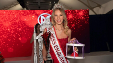 Η νέα «Μις Αγγλία» δηλώνει περήφανη που είναι λεσβία