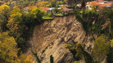 Κινδυνεύει με κατάρρευση ο μύλος των Αγνάντων μετά τις κατολισθήσεις - Δείτε φωτογραφίες