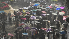 Ισχυρή καταιγίδα στην Αττική - Η Adel δοκιμάζει τα δυτικά με χαλάζι και πλημμύρες, live η πορεία της κακοκαιρίας