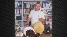 Η ανάρτηση του Σταύρου Θεοδωράκη για το νέο του βιβλίο και τις... μοσχάτες τσικουδιές