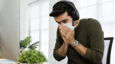 ΕΟΔΥ: 138 νέες εισαγωγές και 12 θάνατοι από Covid -19 την τελευταία εβδομάδα – Δύο νέα σοβαρά κρούσματα γρίπης
