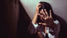 Μενίδι: 14χρονη έγκυος χτυπήθηκε από τη μητέρα της και απέβαλε - Η ανήλικη πήγε στην αστυνομία με το νεκρό έμβρυο