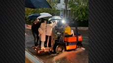 Κλαρκ μετέφερε πολίτες στο Μοσχάτο λόγω της πλημμύρας στους δρόμους από την κακοκαιρία