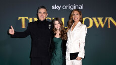 Ρόμπι Γουίλιαμς: Η 13χρονη κόρη του έκανε το ντεμπούτο της στην υποκριτική - Είμαι πολύ περήφανος για εκείνη, δήλωσε ο τραγουδιστής