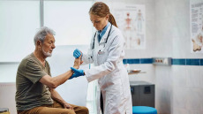 Ρευματοειδής αρθρίτιδα: Νικήστε αποτελεσματικά τον πόνο – Ένας γιατρός συμβουλεύει
