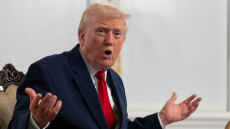 «Είσαι ηλίθια;»: Νέα επίθεση Τραμπ εναντίον γυναίκας δημοσιογράφου