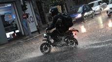 Νέο έκτακτο δελτίο από την ΕΜΥ: Σφοδρή καταιγίδα και χαλάζι στην Αττική, έκλεισαν σχολεία - Μέχρι το μεσημέρι η κακοκαιρία