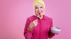 To φυσικό αντιοξειδωτικό που αποτρέπει το γκριζάρισμα των μαλλιών – Ποια λαχανικά το περιέχουν
