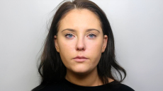 22χρονη στη Βρετανία ανάρτησε γυμνές φωτογραφίες της πρώην συντρόφου του πατέρα της και κατέληξε στη φυλακή