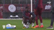 Αδιανόητο σκηνικό στη Γαλλία: Παίκτης αρνήθηκε να κάνει ζέσταμα και κάθισε πάνω σε μια μπάλα όταν έμαθε ότι δεν είναι βασικός - Βίντεο
