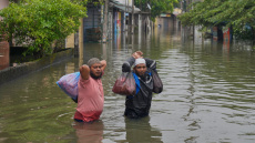 Τουλάχιστον 212 νεκροί από τον κυκλώνα Ντίτβα στη Σρι Λάνκα - Σε απόγνωση εκατοντάδες χιλιάδες πλημμυροπαθείς