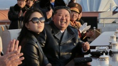 Ο Κιμ Γιονγκ Ουν εξαίρει τον ρόλο της Πολεμικής Αεροπορίας της Βόρειας Κορέας στην πυρηνική αποτροπή 