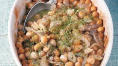 Ρεβίθια λεμονάτα με φινόκιο και μάραθο στη γάστρα
