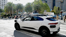 Η επέλαση των ρομποταξί αλλάζει τις πόλεις και την οικονομία των μετακινήσεων: «Επανάσταση» σε ΗΠΑ και Λονδίνο, τα υπέρ και τα κατά