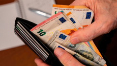 Δώρο Χριστουγέννων 2025: Τι ισχύει για τους μισθωτούς του ιδιωτικού τομέα
