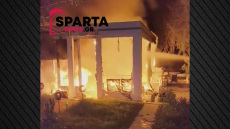 Έκρηξη φιάλης υγραερίου και φωτιά σε καφετέρια στη Νεάπολη - Δείτε βίντεο και φωτογραφίες