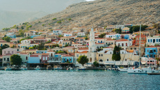 Αποκαταστάθηκε η ηλεκτροδότηση στη Χάλκη - Ήταν χωρίς ρεύμα επειδή πλωτός γερανός έκοψε τα καλώδια