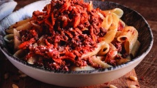 Μακαρόνια με κιμά με τριμμένη κολοκύθα
