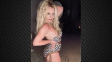 H Μπρίτνεϊ Σπίαρς χορεύει με λεοπάρ κορμάκι,  γράφει για «πόνο» και «σκοτάδι» και προκαλεί ερωτήματα - Δείτε βίντεο
