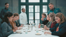 Οι δοκιμάστριες του Χίτλερ: 15 γυναίκες δοκίμαζαν το φαγητό του Φύρερ, για να μην τον δηλητηριάσουν - Η πραγματική ιστορία
