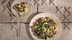 Γιαχνερά χόρτα με κυδώνια και κάστανα