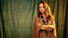 Δάφνη Βαλέντε, 40 χρόνια ιστορίες μόδας: «Η δημιουργία έρρεε πάντα στο αίμα μου»