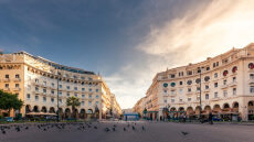 7 πλατείες της Ελλάδας που αφηγούνται την ιστορία της