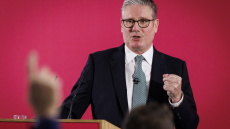 Το Brexit έβλαψε σημαντικά την οικονομία μας, λέει ο Στάρμερ
