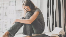 Νέοι γεμάτοι θυμό και θλίψη προχωρούν σε αυτοτραυματισμό – Εν αγνοία των γονέων
