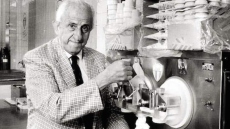 Ο άνθρωπος που εφηύρε το παγωτό μηχανής ήταν... Έλληνας - Η ιστορία του