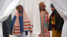 Συμπεριληπτική φάτνη με Μαρία, Ιωσήφ, μάγους και μικρό Χριστό... χωρίς πρόσωπα - Σωρεία αντιδράσεων, βάνδαλοι «αποκεφάλισαν» το Θείο Βρέφος