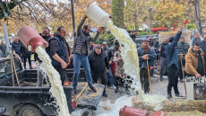 Στα μπλόκα και σήμερα οι αγρότες: Αποκλεισμένα τα σύνορα στον σταθμό των Ευζώνων, θα κλείσουν και λιμάνια - Θα υπάρξουν συνέπειες, απαντά ο Χρυσοχοΐδης