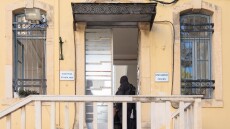 Ελεύθερος με εγγύηση 150.000 ευρώ μετά την απολογία του στον ανακριτή ο Επίσκοπος Δορυλαίου για την πώληση της «παραλίας του Ζορμπά»